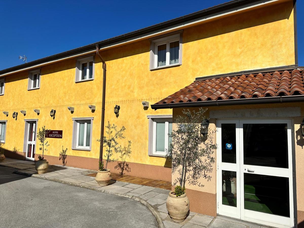 Hotel Grahor Depandance Sežana Dış mekan fotoğraf
